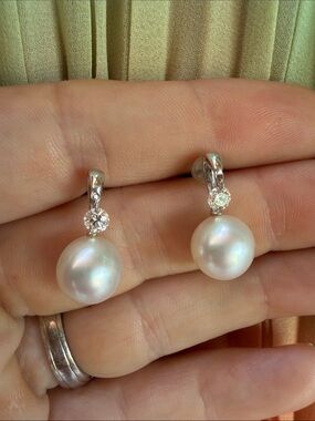 Tara Pearls 18kt gold dancing diamond earrings